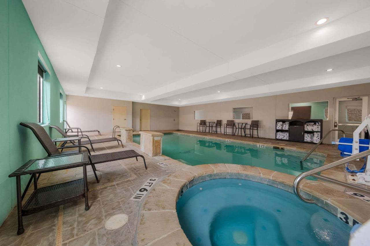 Best Western Bowie Inn & Suites Экстерьер фото